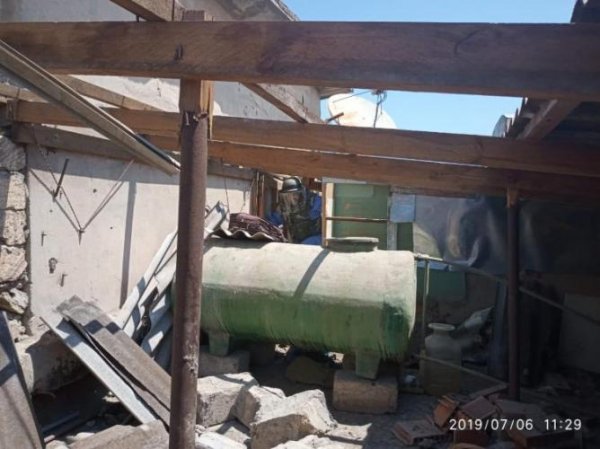Sumqayıtda yaşayış binasının damında qumbara və partlayıcı tapıldı - FOTO