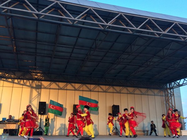Sumqayıt bulvarında “Dostluq” mədəniyyət evi və “Gənclik” klubu konsert proqramı təşkil edib - FOTOLAR