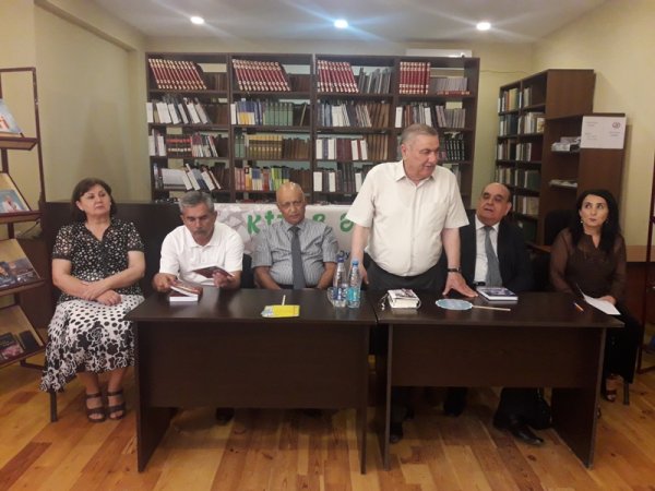 Sumqayıtlı yazarlarla görüş keçirilib - FOTOLAR