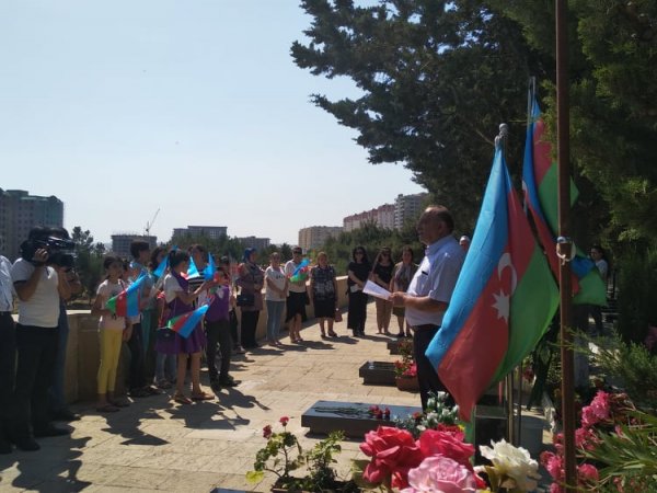 Sumqayıtda aprel şəhidlərinin xatirəsi anılıb - FOTOLAR