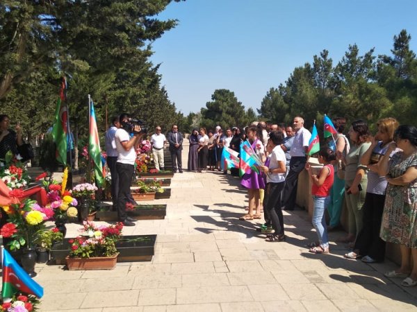 Sumqayıtda aprel şəhidlərinin xatirəsi anılıb - FOTOLAR