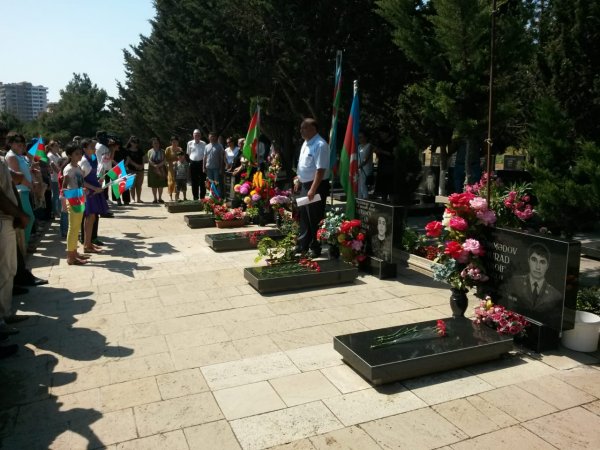 Sumqayıtda aprel şəhidlərinin xatirəsi anılıb - FOTOLAR