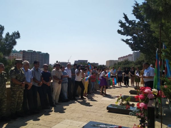 Sumqayıtda aprel şəhidlərinin xatirəsi anılıb - FOTOLAR