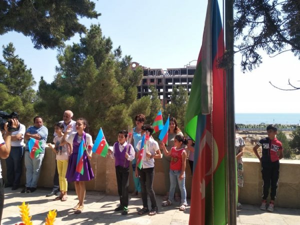 Sumqayıtda aprel şəhidlərinin xatirəsi anılıb - FOTOLAR