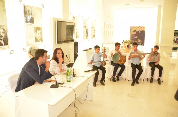 "Nəsimi yaradıcılığında folklor izləri" Sumqayıtda təqdim edilib - FOTOLAR "Nəsimi yaradıcılığında folklor izləri" Sumqayıtda təqdim edilib - FOTOLAR