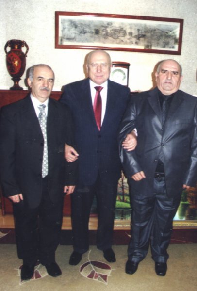 Ulu öndərin Vətəninə və xalqına olan böyük məhəbbətinin bizlərə məlum olmayan, gizli qalmış təzahürləri Ulu öndərin Vətəninə və xalqına olan böyük məhəbbətinin bizlərə məlum olmayan, gizli qalmış təzahürləri