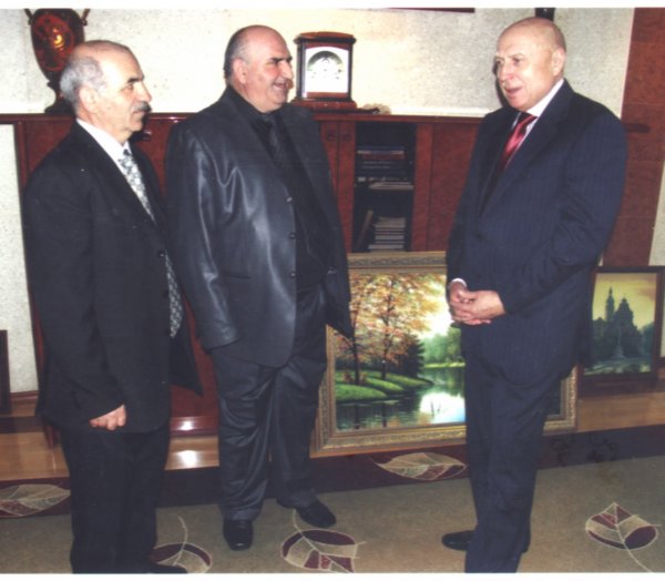Ulu öndərin Vətəninə və xalqına olan böyük məhəbbətinin bizlərə məlum olmayan, gizli qalmış təzahürləri Ulu öndərin Vətəninə və xalqına olan böyük məhəbbətinin bizlərə məlum olmayan, gizli qalmış təzahürləri