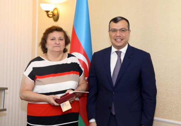 Nazir təltif olunan əməkdaşlara medal təqdim edib