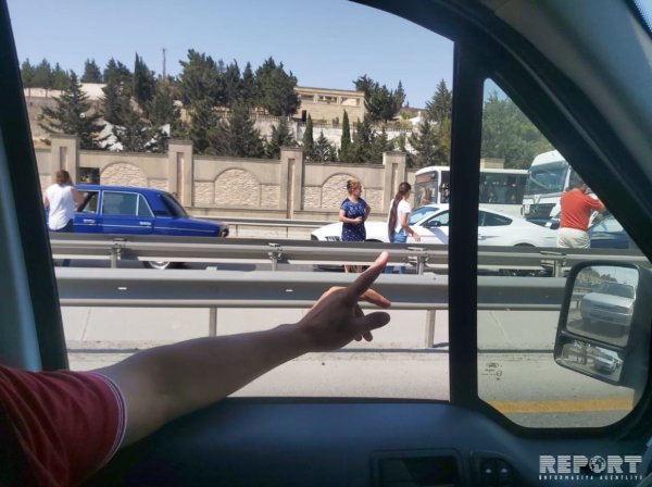Bakı-Sumqayıt yolunda zəncirvari qəza olub, tıxac yaranıb - FOTO