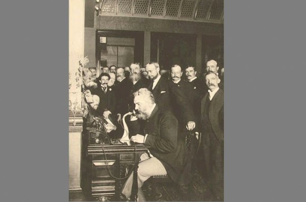 139 il əvvəl məktəbin damında ilk telefon zəngi - Maraqlı faktlar 139 il əvvəl məktəbin damında ilk telefon zəngi - Maraqlı faktlar