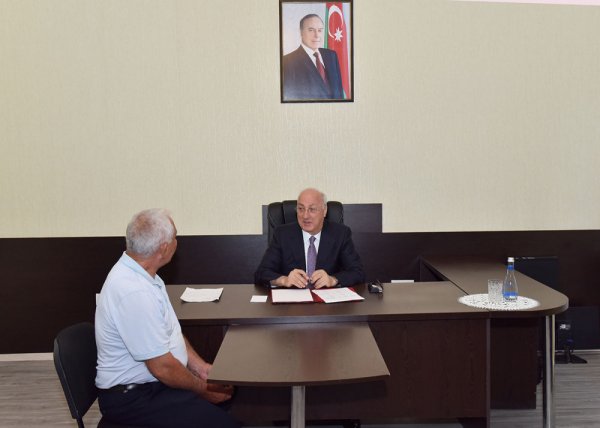Zakir Fərəcov sakinlərin problemlərini dinlədi - FOTO 
