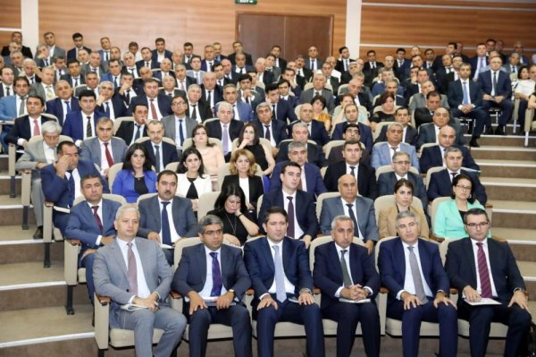 Prezidentin tapşırıqlarına görə nazir iclas keçirdi - FOTOLAR