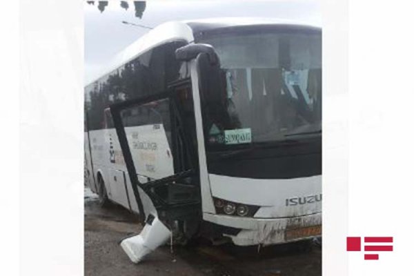 Sumqayıt yolunda avtobuslar toqquşdu -YENİLƏNİB(FOTO)