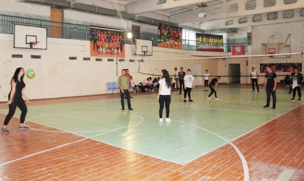 Sumqayıtda könüllü gənclərin voleybol yarışı keçirilib - FOTOLAR Sumqayıtda könüllü gənclərin voleybol yarışı keçirilib - FOTOLAR