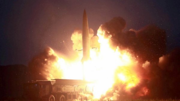 Kim Çen Indan dünyaya güc nümayişi