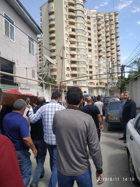 Bakıda dəhşətli hadisədə ölən uşaqlar dəfn edildi: insanı sarsıdan görüntülər - FOTO