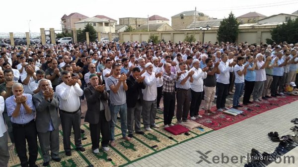 Sumqayıtda bayram namazı qılınıb - FOTOLAR