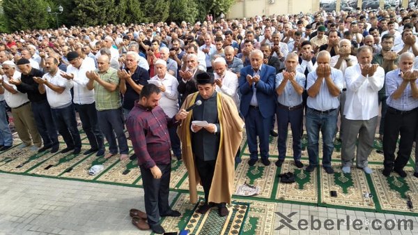 Sumqayıtda bayram namazı qılınıb - FOTOLAR