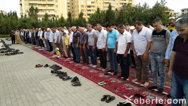 Sumqayıtda bayram namazı qılınıb - FOTOLAR