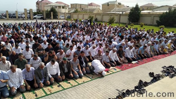 Sumqayıtda bayram namazı qılınıb - FOTOLAR