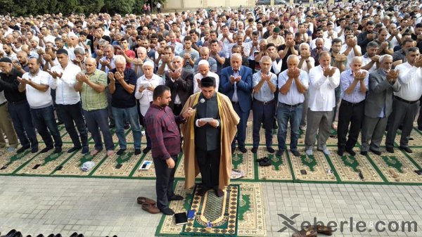 Sumqayıtda bayram namazı qılınıb - FOTOLAR