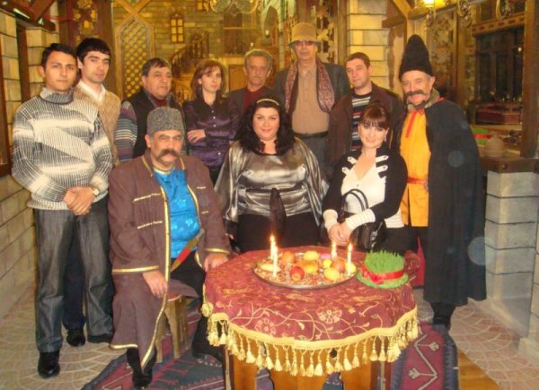 Kəlmeyi-şəhadətini dostları ilə birgə oxuyan Əməkdar artist - Azər Mirzəyevin son günü (FOTOLAR) Kəlmeyi-şəhadətini dostları ilə birgə oxuyan Əməkdar artist - Azər Mirzəyevin son günü (FOTOLAR)