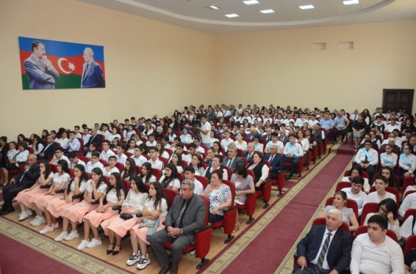 Malik İsaqov tələbə adını qazanmış məzunlarla görüşüb -FOTO