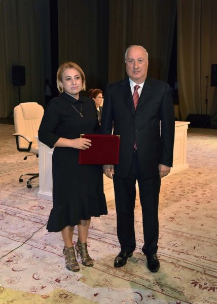 Sumqayıtın icra başçısı ali məktəbə qəbul olan məzunları mükafatlandırdı -FOTOLAR
