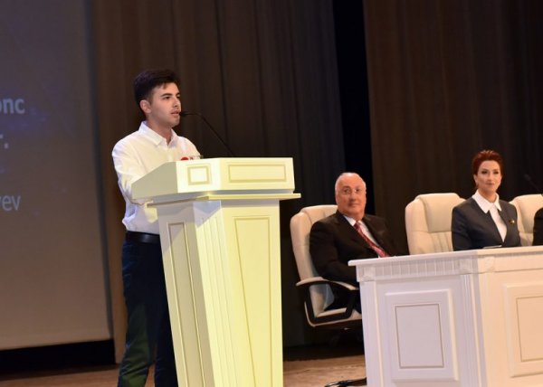 Sumqayıtın icra başçısı ali məktəbə qəbul olan məzunları mükafatlandırdı -FOTOLAR