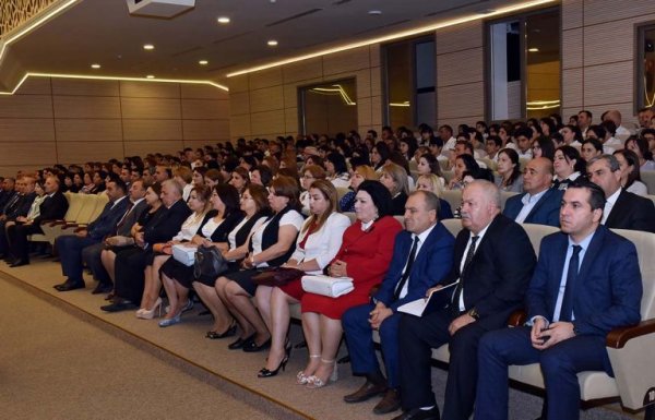 Sumqayıtın icra başçısı ali məktəbə qəbul olan məzunları mükafatlandırdı -FOTOLAR