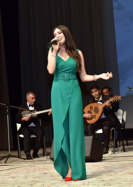 Sumqayıtın icra başçısı ali məktəbə qəbul olan məzunları mükafatlandırdı -FOTOLAR