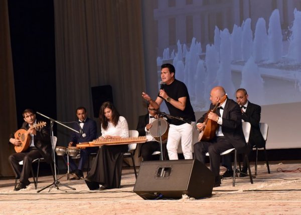 Sumqayıtın icra başçısı ali məktəbə qəbul olan məzunları mükafatlandırdı -FOTOLAR