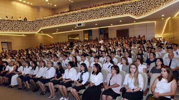 Sumqayıtın icra başçısı ali məktəbə qəbul olan məzunları mükafatlandırdı -FOTOLAR