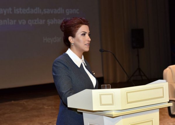 Sumqayıtın icra başçısı ali məktəbə qəbul olan məzunları mükafatlandırdı -FOTOLAR