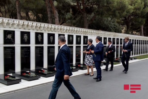 AŞPA prezidenti Şəhidlər Xiyabanını ziyarət edib