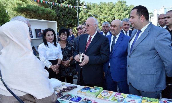 Sumqayıtda kitab yarmarkası keçirilib -FOTO
