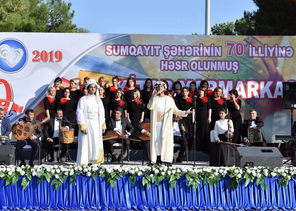 Sumqayıtda kitab yarmarkası keçirilib -FOTO