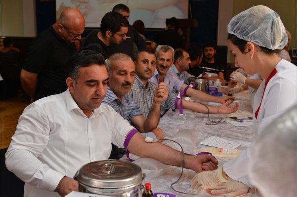 Sumqayıtda 200 kimyaçı qan verdi - FOTOLAR