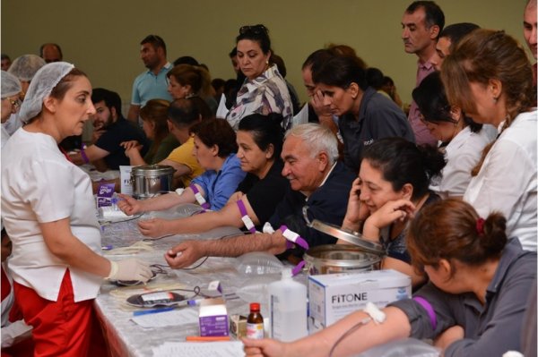 Sumqayıtda 200 kimyaçı qan verdi - FOTOLAR
