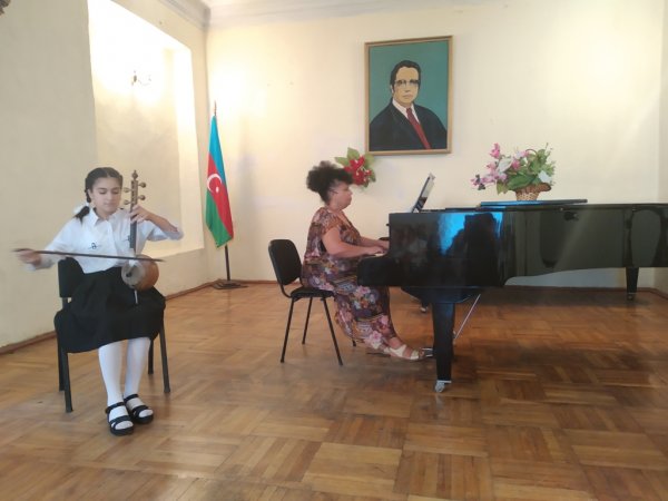 Sumqayıtda Milli musiqi günü qeyd olunub -FOTOLAR Sumqayıtda Milli musiqi günü qeyd olunub -FOTOLAR