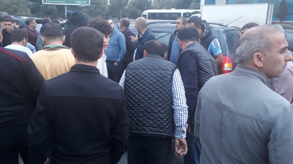 Sumqayıtda 2 nəfəri şadlıq sarayının qarşısında maşın vurdu -FOTO