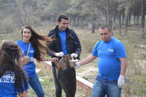 Sumqayıtda “Parkımızı təmiz saxlayaq” ekoloji aksiyası  -FOTO