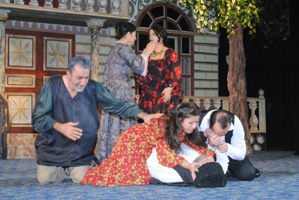 Sumqayıt teatrı  mövsümü “Solğun çiçəklər”lə açıb - FOTO