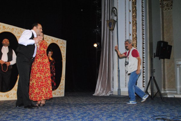 Sumqayıt teatrı  mövsümü “Solğun çiçəklər”lə açıb - FOTO