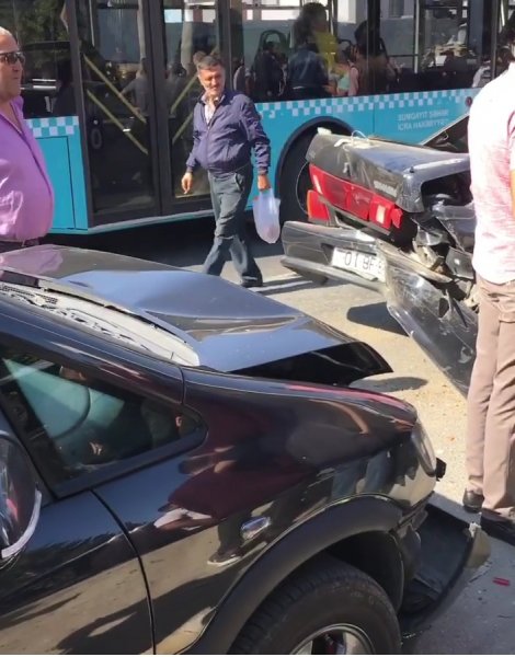 Sumqayıtda zəncirvarı qəza: xəsarət alanlar var - VİDEO(FOTO)