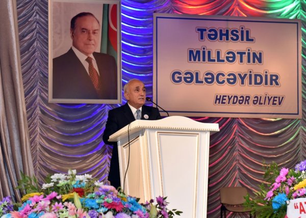 Nazir müavini Sumqayıta gəldi, müəllimləri mükafatlandırdı - FOTOLAR