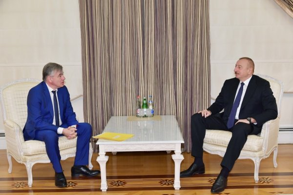 İlham Əliyev fransız dostluq qrupunun nümayəndələrini qəbul etdi - FOTO
