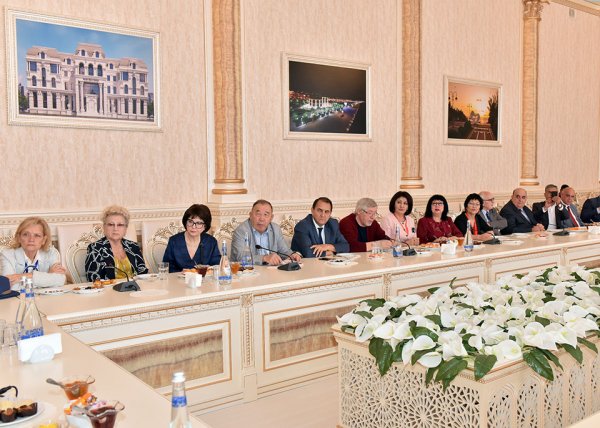 Avrasiyanın 33 tanınmış yazıçısı Sumqayıtda olub - FOTOLAR