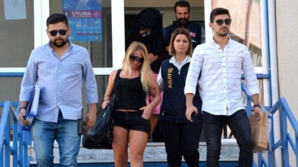 Çılpaq kişilərin boynuna xalta keçirib, hürdürürmüş - FOTO