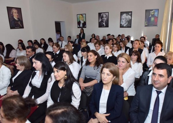 Zakir Fərəcov 60 yaşını qeyd edən kollecdə oldu, müəllimləri təltif etdi – FOTOLAR